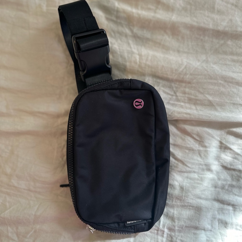 Lululemon Everywhere Crossbody Bag